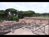 03908 ostia - regio i - insula iv - domus di giove e ganimede (i,iv,2) - blick von der dachterasse ri caseggiato di diana (i,iii,3-4).jpg